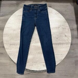 Women's skinny jeans by American Eagle Outfitters in a classic dark blue wash S2